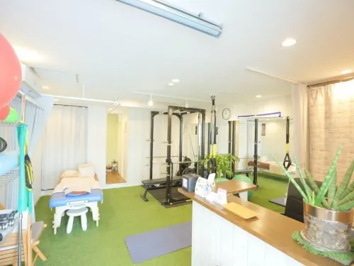 LIFE Activeの店内とトレーニング設備